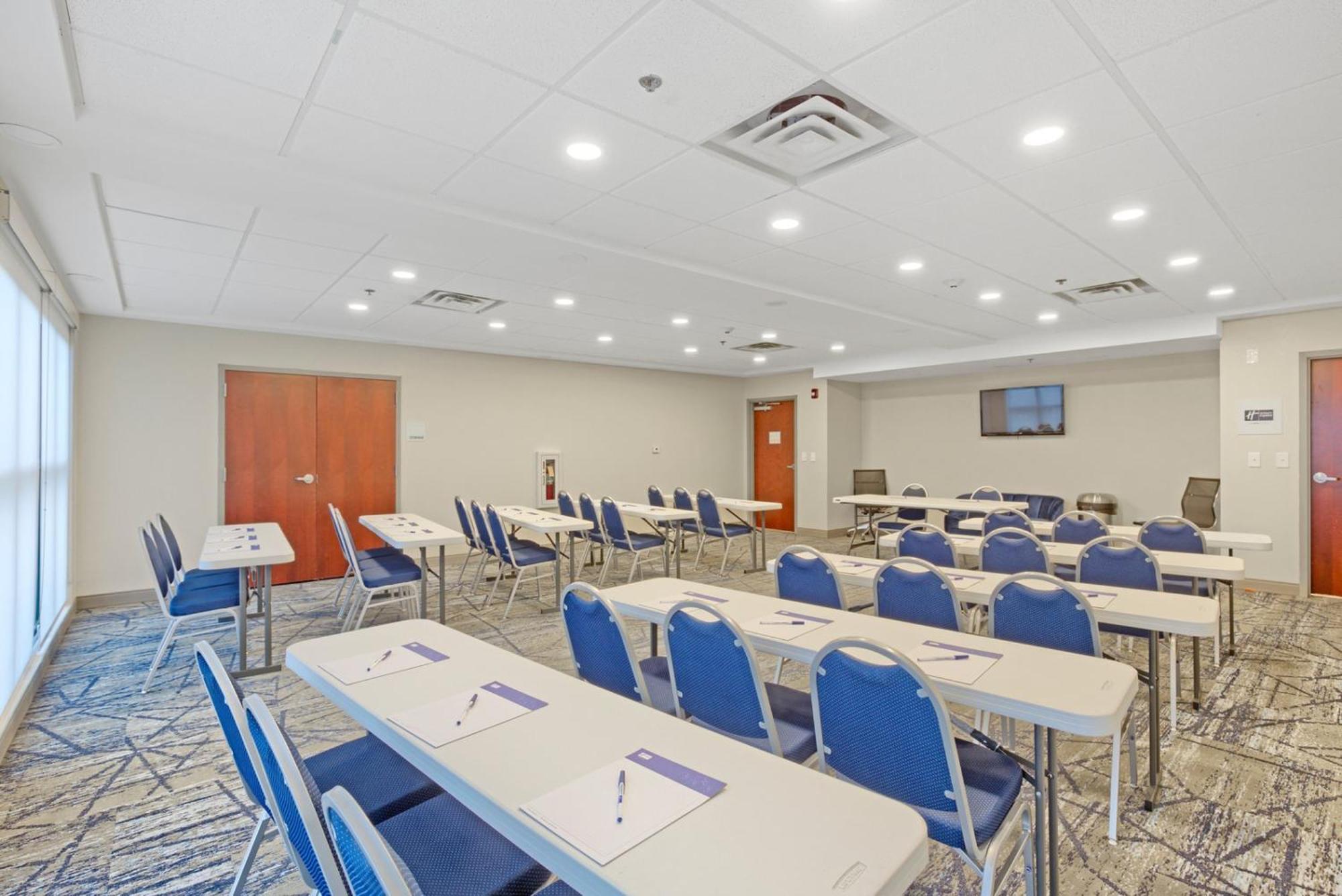 Holiday Inn Express - Gulfport Beach By Ihg מראה חיצוני תמונה