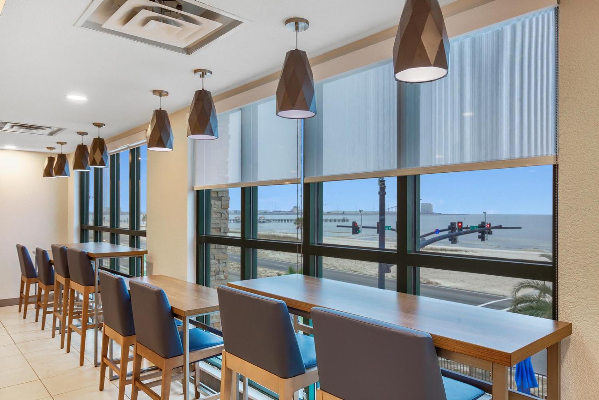 Holiday Inn Express - Gulfport Beach By Ihg מראה חיצוני תמונה