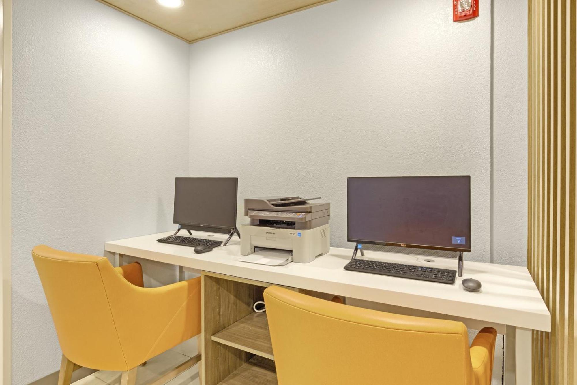 Holiday Inn Express - Gulfport Beach By Ihg מראה חיצוני תמונה