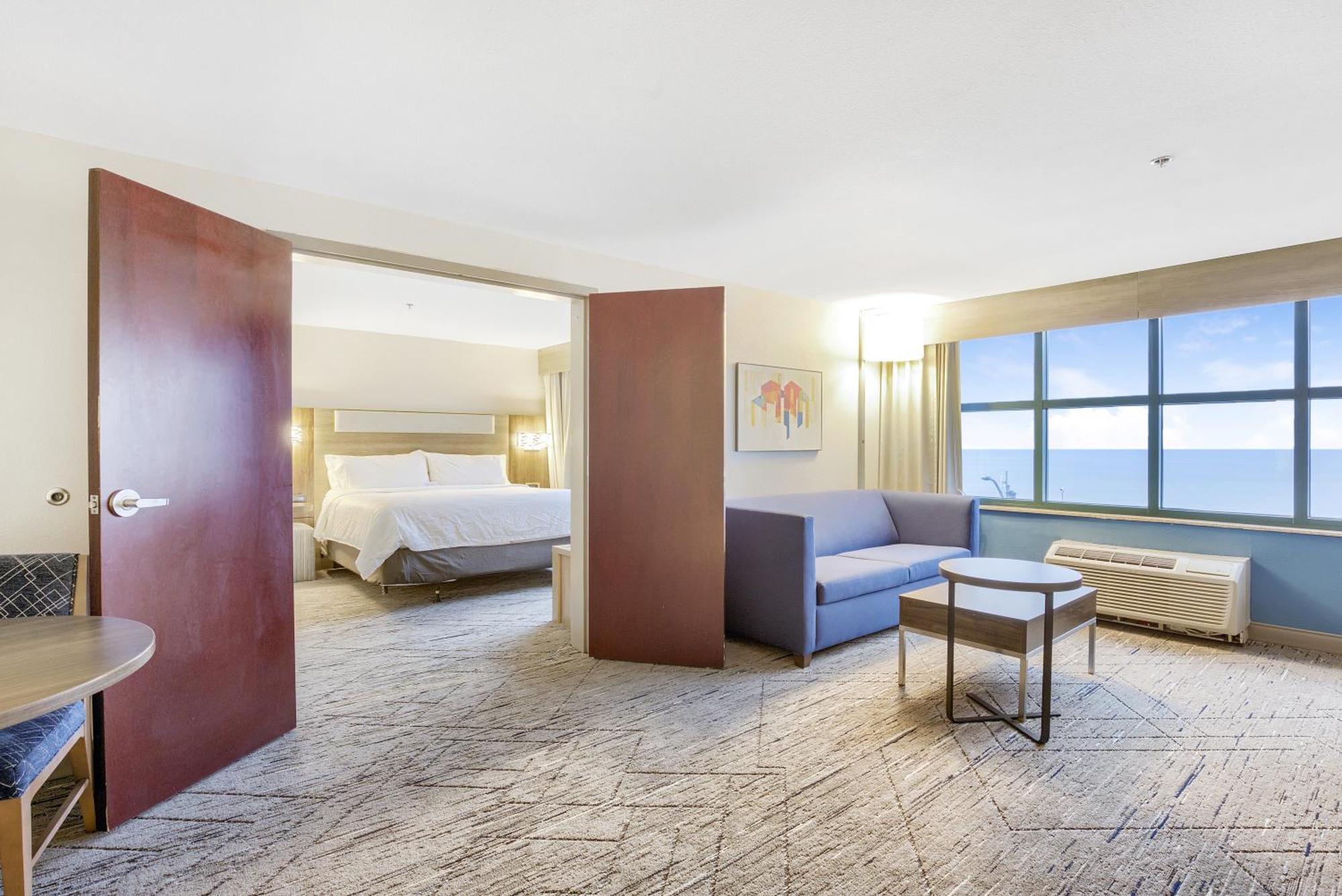 Holiday Inn Express - Gulfport Beach By Ihg מראה חיצוני תמונה
