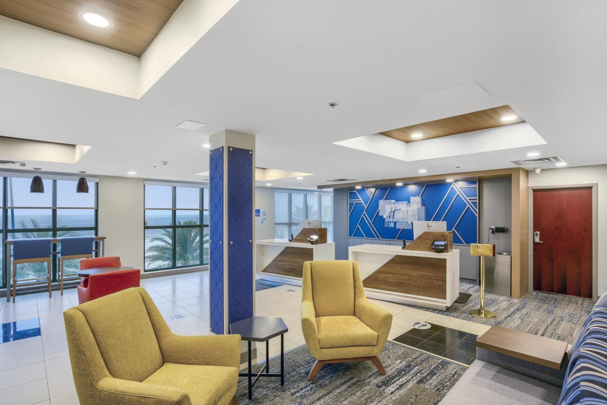 Holiday Inn Express - Gulfport Beach By Ihg מראה חיצוני תמונה